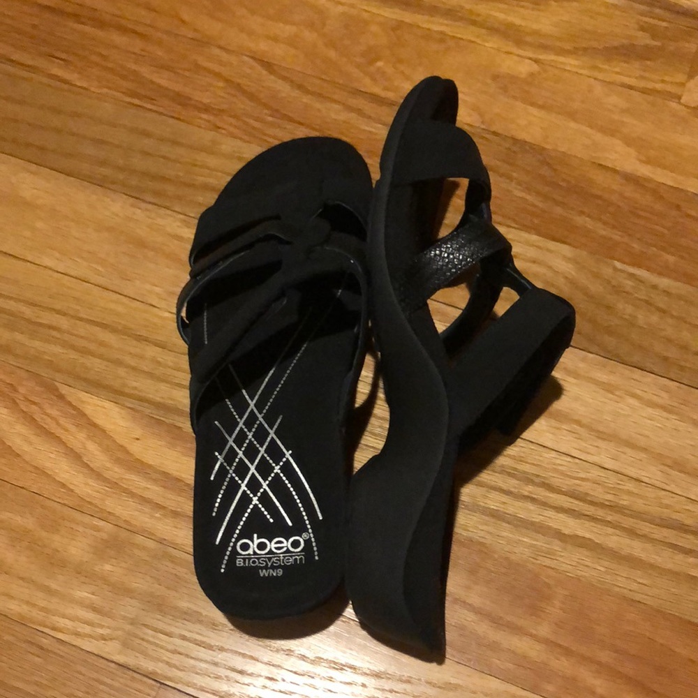 ABEO SANDALS NWOT